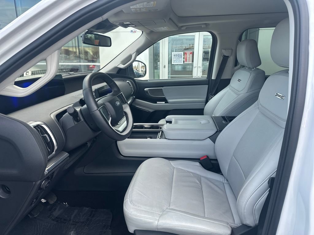 Used 2025 Ford Expedition Platinum image 9