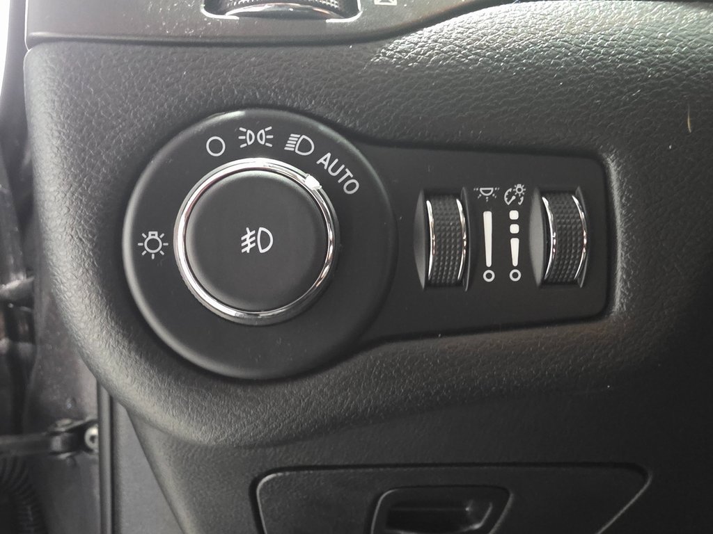 Used 2022 Jeep Cherokee Trailhawk w/ Trailer Tow Group image 41