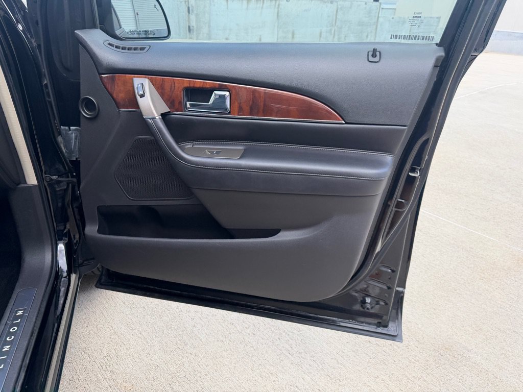 Used 2012 Lincoln MKX FWD image 24