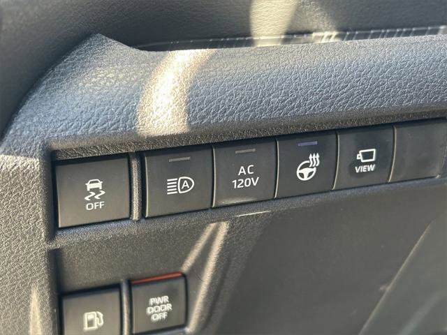 Certified 2025 Toyota Sienna Platinum image 31