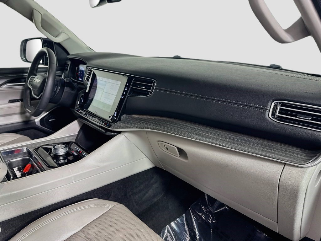 Used 2024 Jeep Wagoneer L Series II w/ Flexible Seating Group RWD image 29
