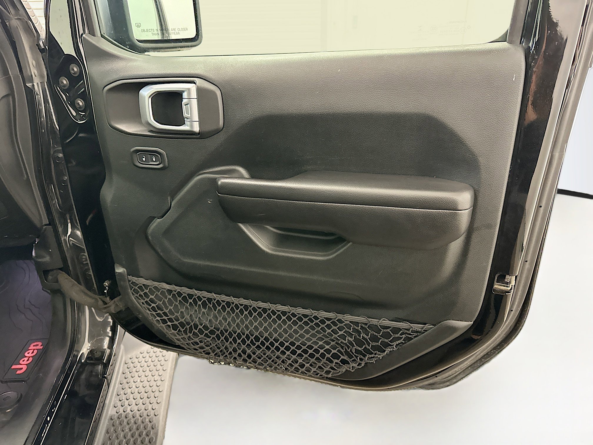 Used 2018 Jeep Wrangler Unlimited Sport S image 32