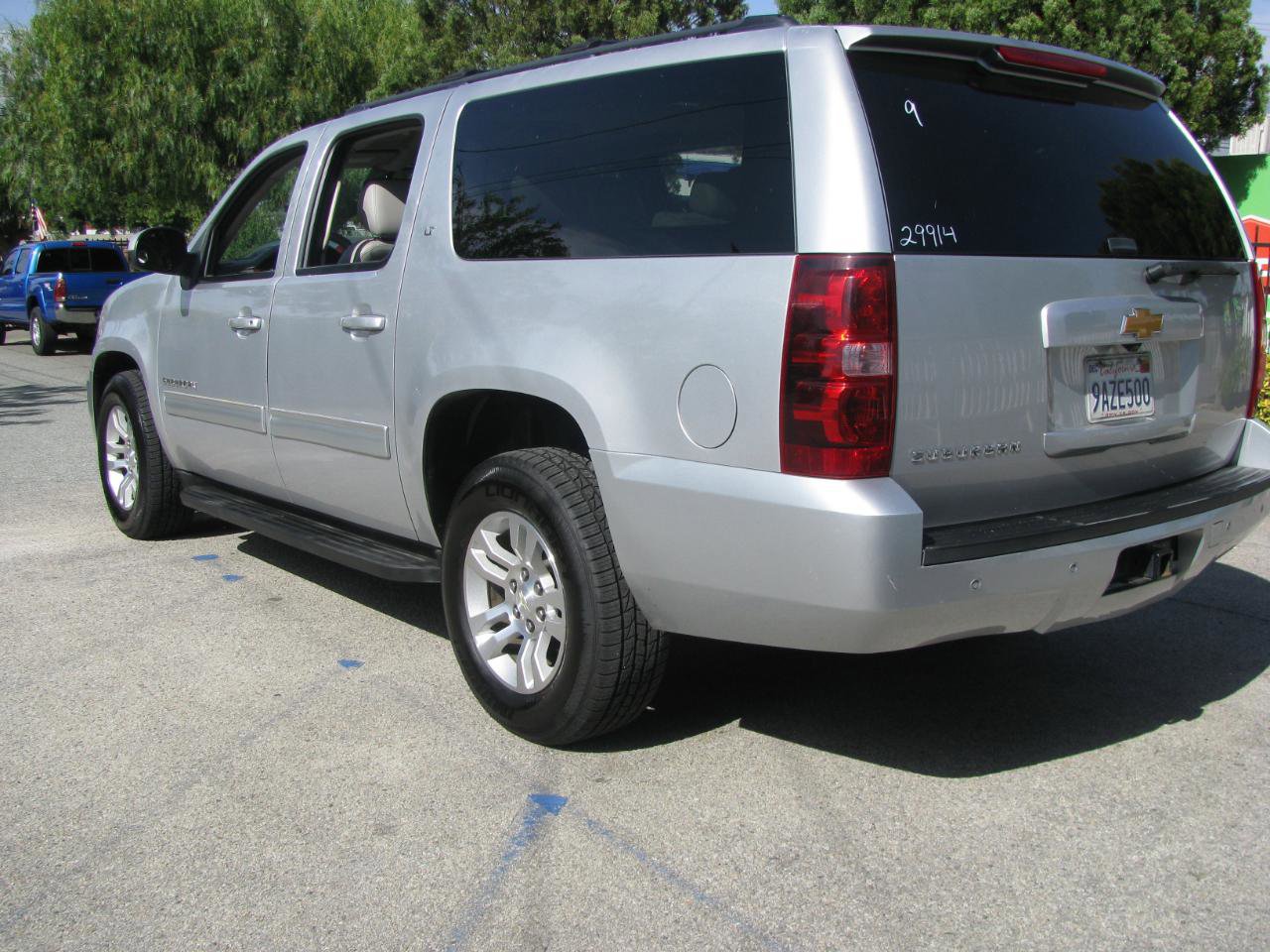 Used 2014 Chevrolet Suburban LT RWD image 4