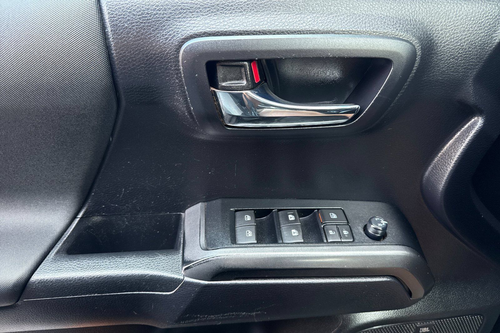 Used 2020 Toyota Tacoma TRD Off-Road w/ TRD Premium Off Road Package AWD/4WD image 10