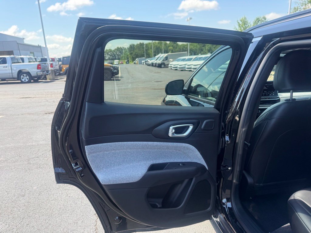 New 2026 Jeep Compass Latitude AWD/4WD image 32