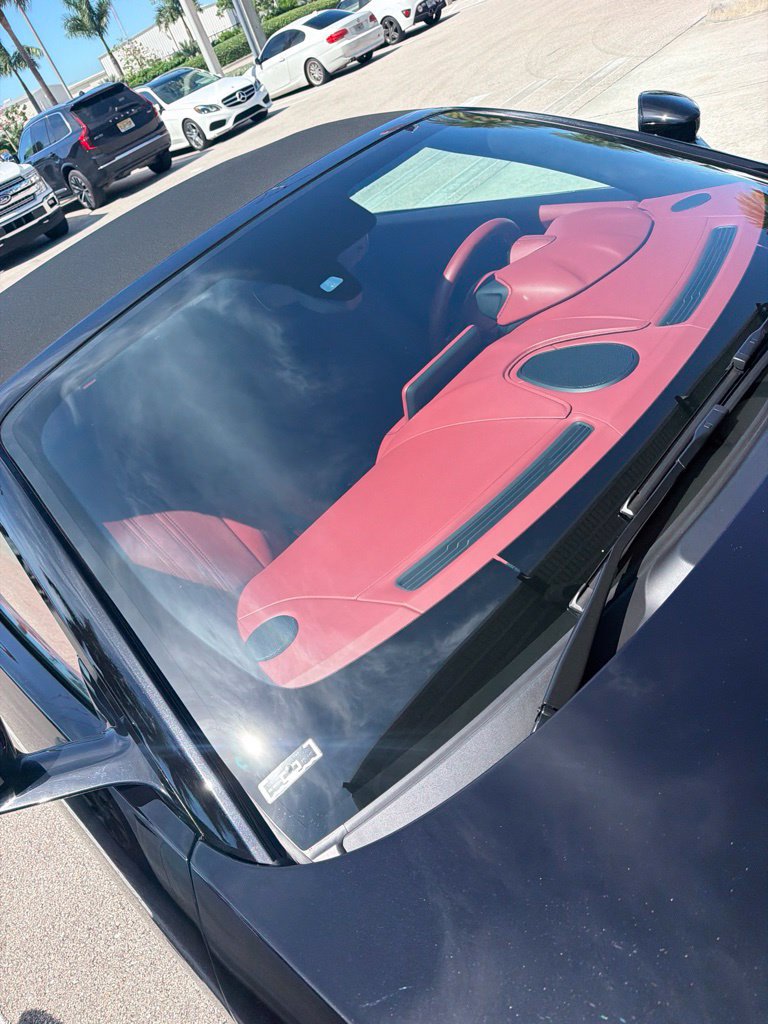 Used 2022 Aston Martin V8 Vantage Roadster RWD image 4
