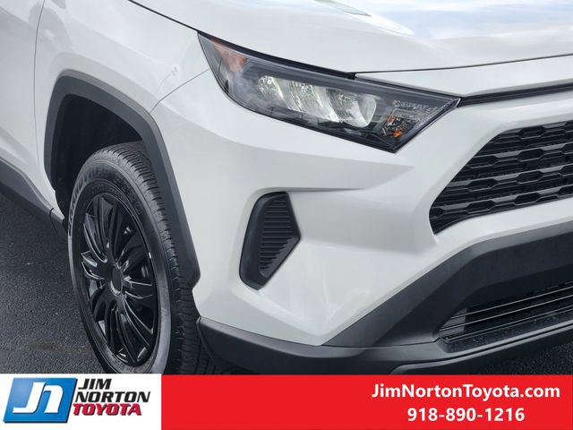 Used 2022 Toyota RAV4 LE FWD image 9
