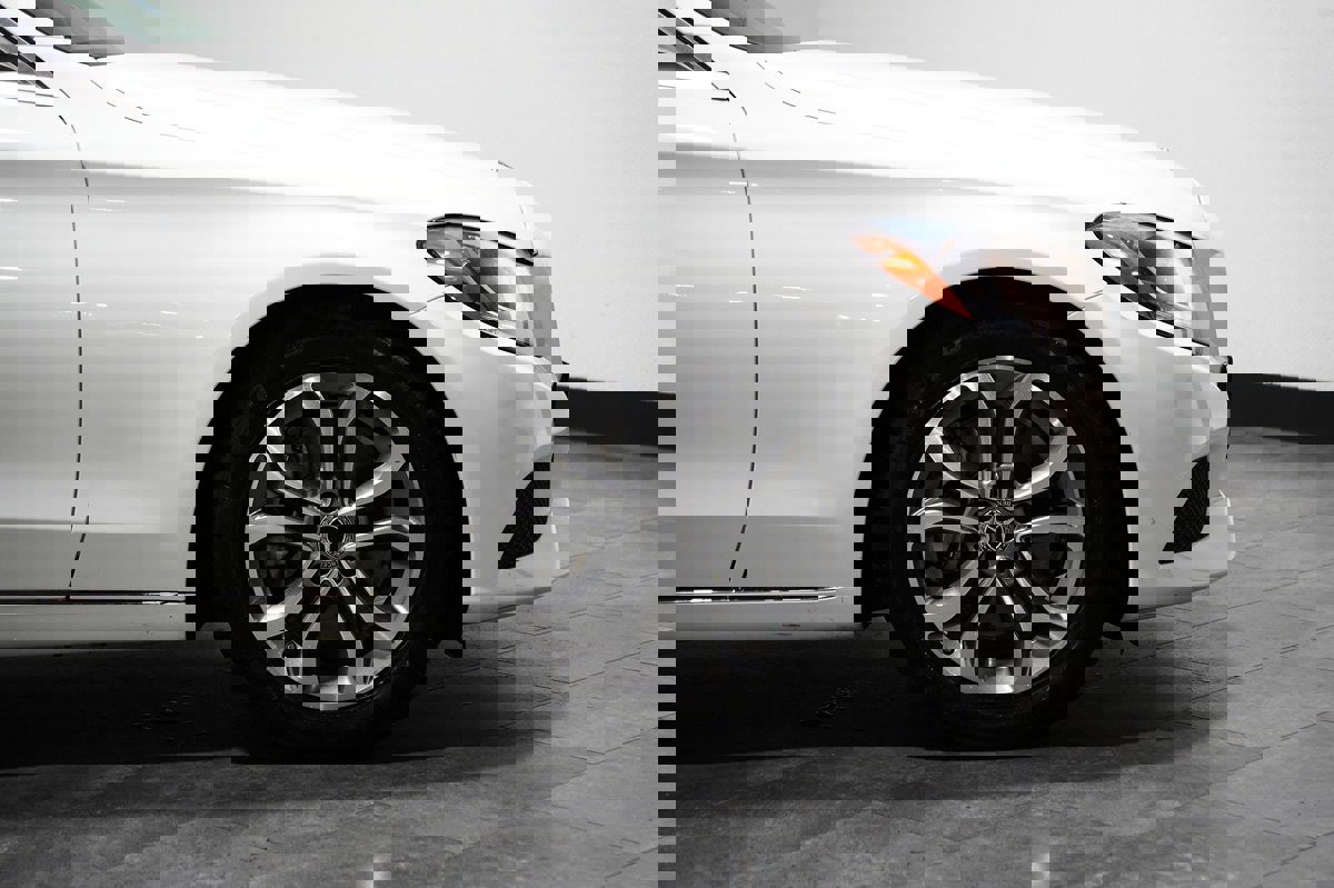 Used 2017 Mercedes-Benz C 300 Sedan image 4