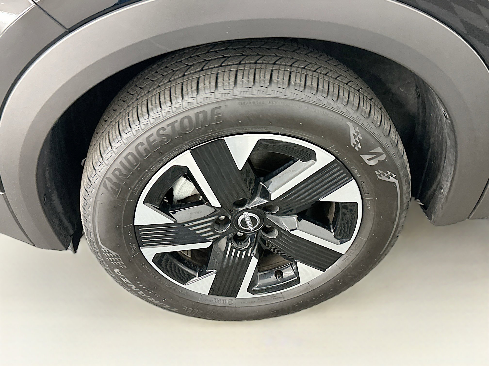 Used 2025 Nissan Kicks SR image 11