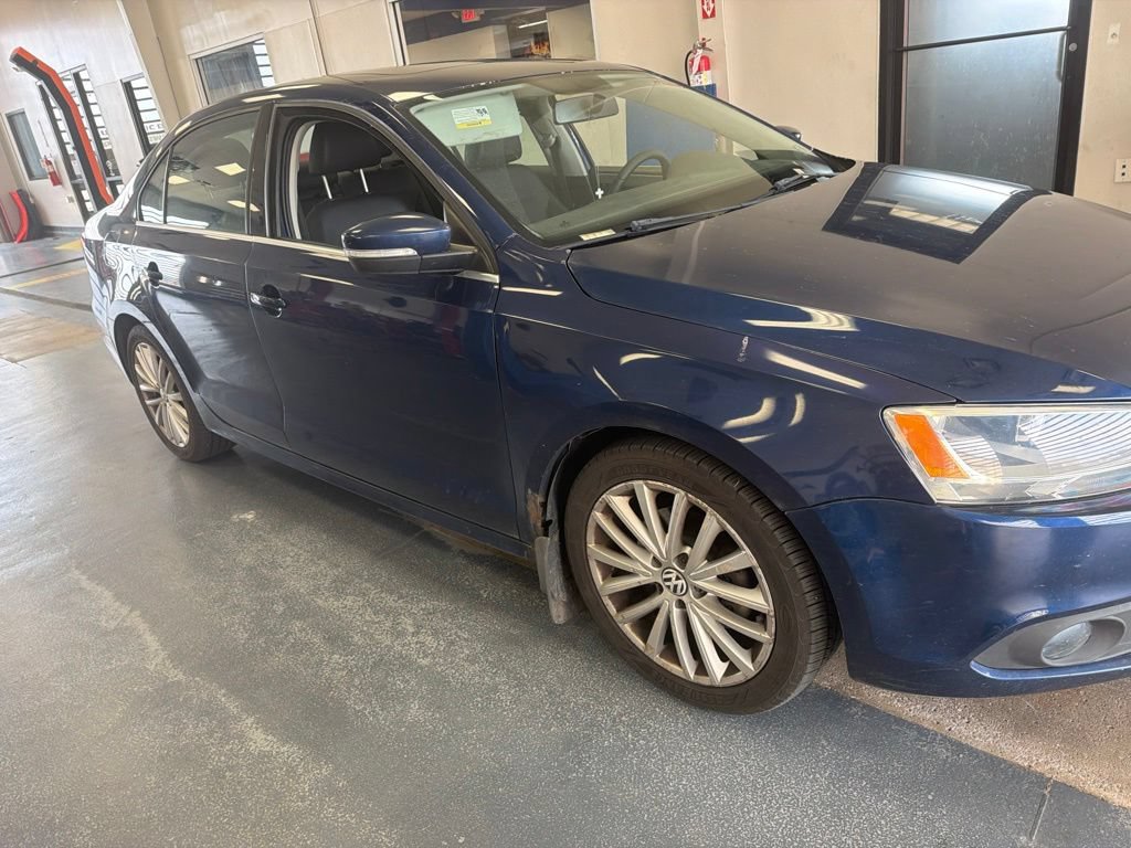Used 2011 Volkswagen Jetta SEL FWD image 1