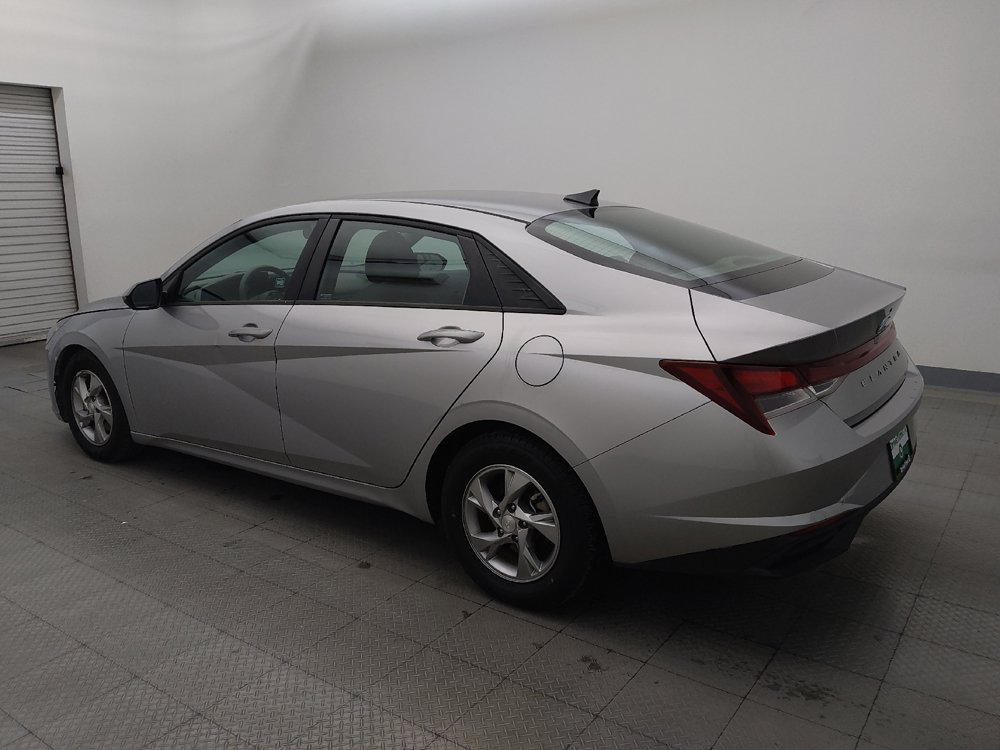 Used 2021 Hyundai Elantra SE FWD image 3