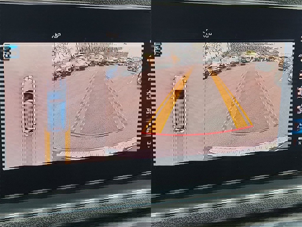 Used 2022 Mercedes-Benz GLE 350 4MATIC w/ Premium Package image 18