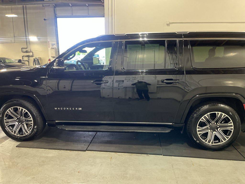 Used 2023 Jeep Wagoneer L Series II AWD/4WD image 11