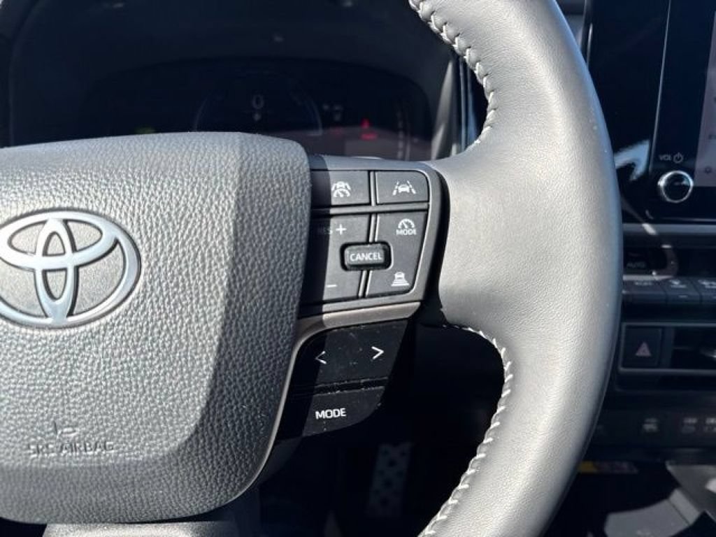 Used 2025 Toyota Camry SE FWD image 29