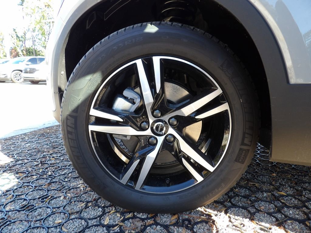 New 2026 Volvo XC40 B4 Core w/ Climate Package image 28