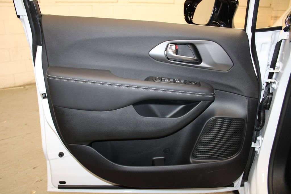 New 2026 Chrysler Voyager LX image 22