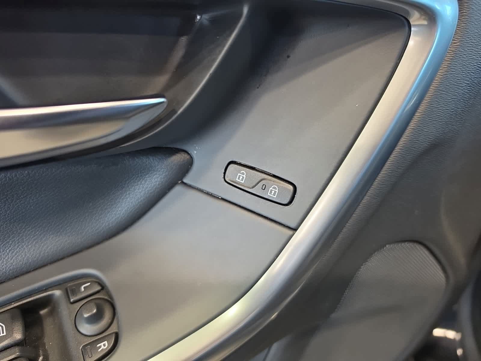 Used 2018 Volvo S60 T5 Dynamic w/ Protection Package AWD/4WD image 20