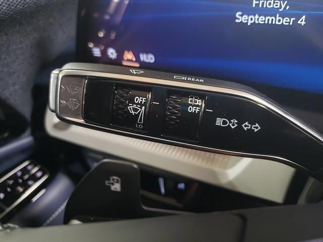 New 2027 Cadillac Optiq Premium Luxury w/ LPO, Floor Liner Package AWD/4WD image 22