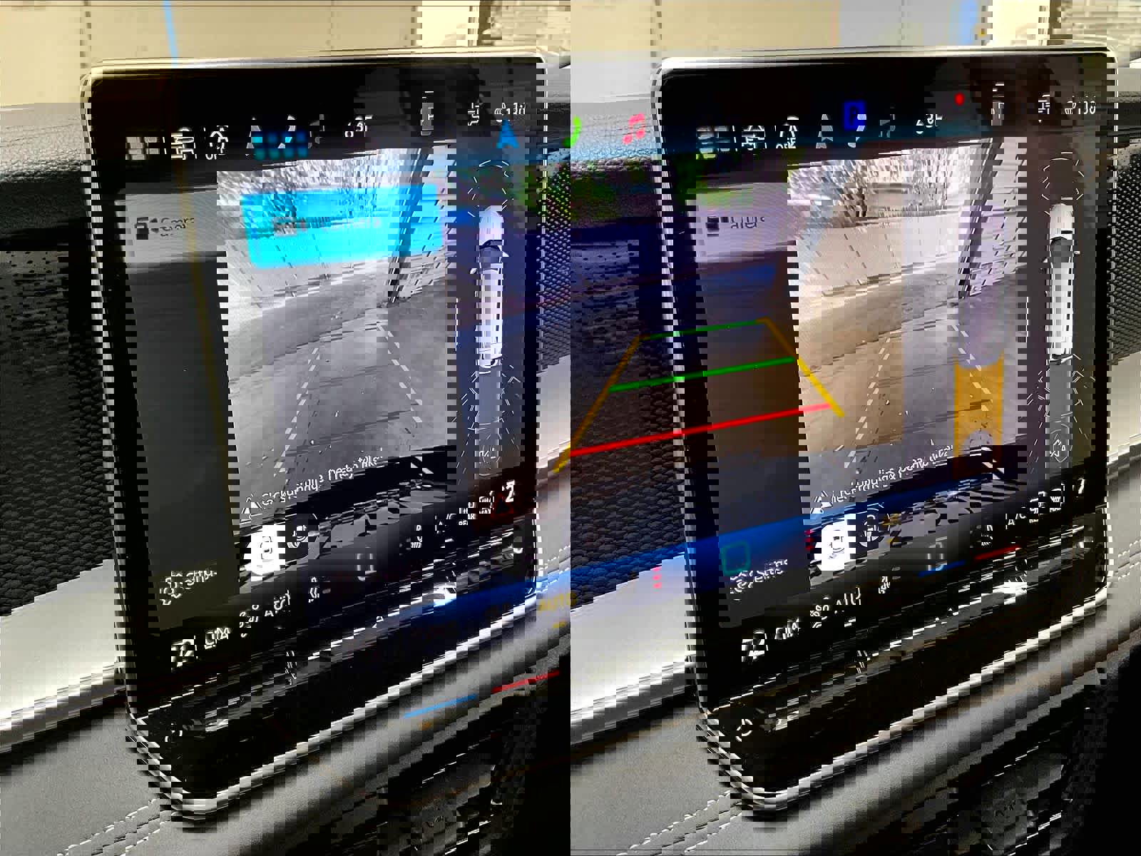 Used 2025 Volkswagen Tiguan SE w/ Panoramic Sunroof Package image 23