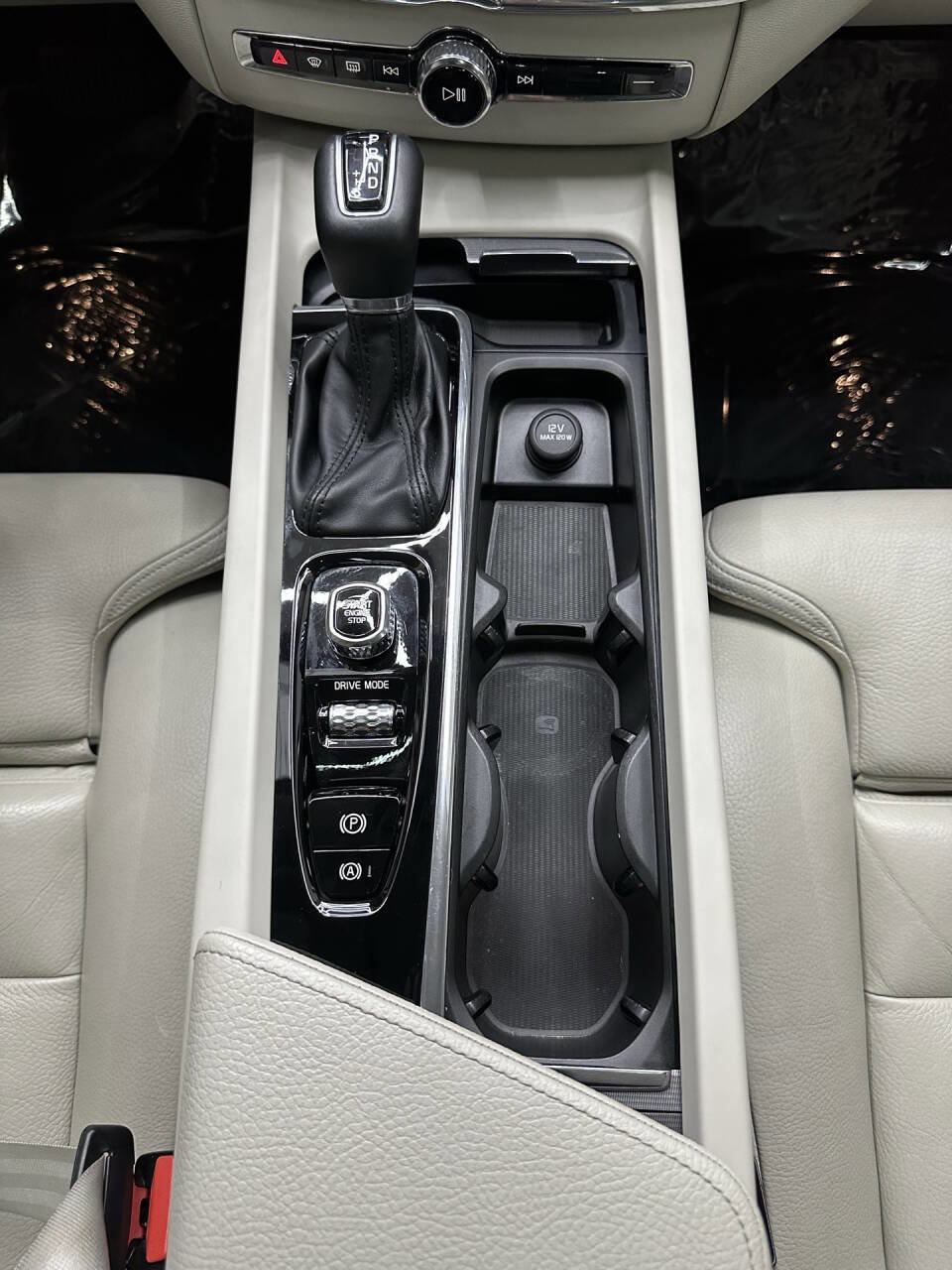 Used 2019 Volvo XC60 T5 Inscription w/ Protection Package Premier image 27