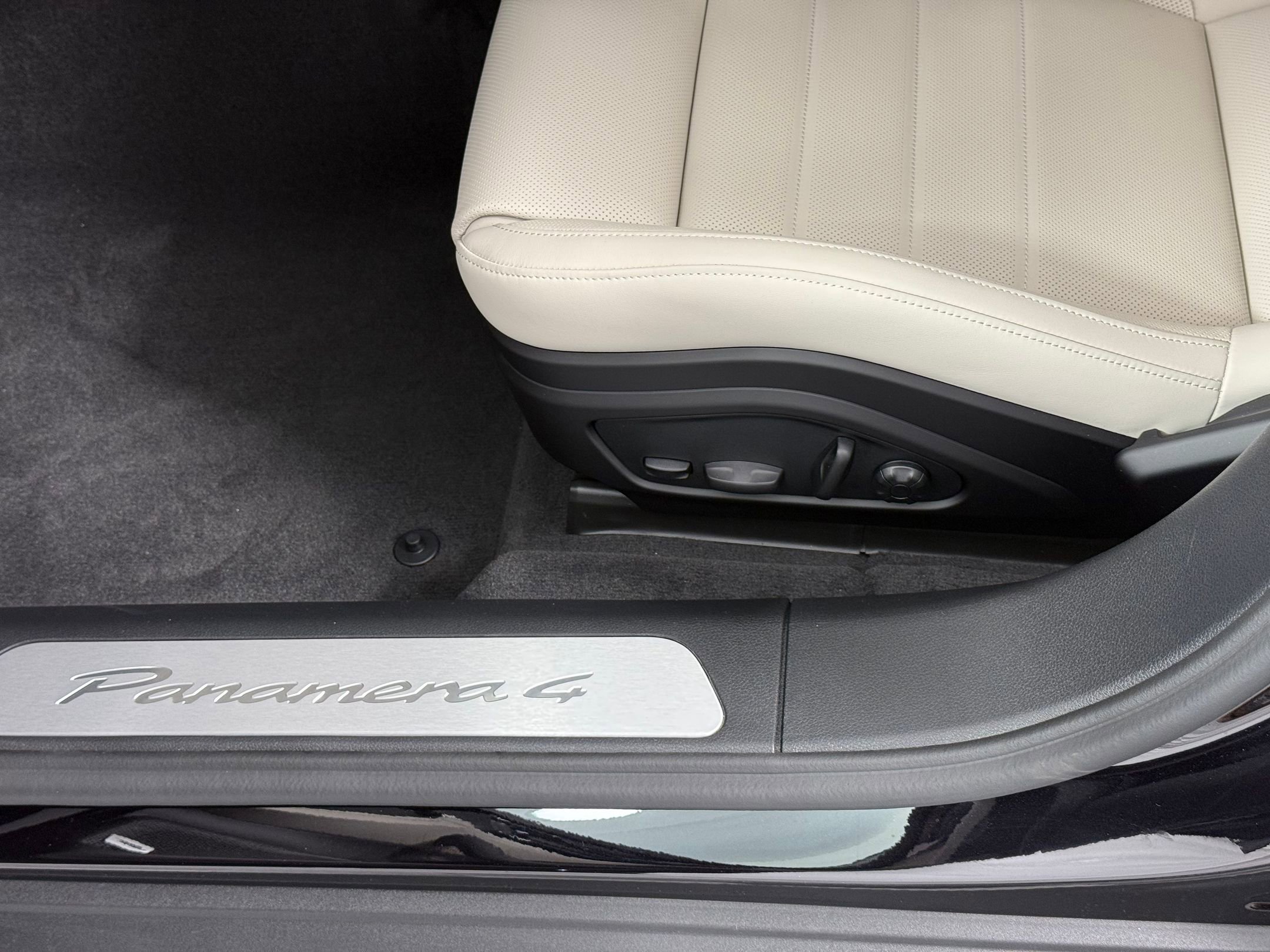 New 2026 Porsche Panamera 4 image 16