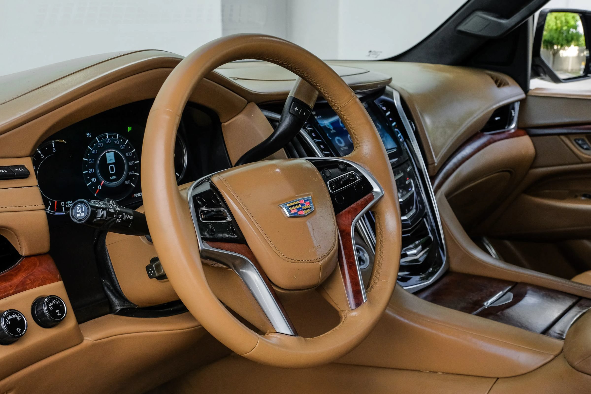 Used 2017 Cadillac Escalade ESV Platinum AWD/4WD image 22