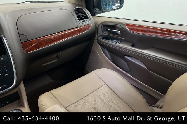 Used 2016 Chrysler Town & Country Touring-L FWD image 10