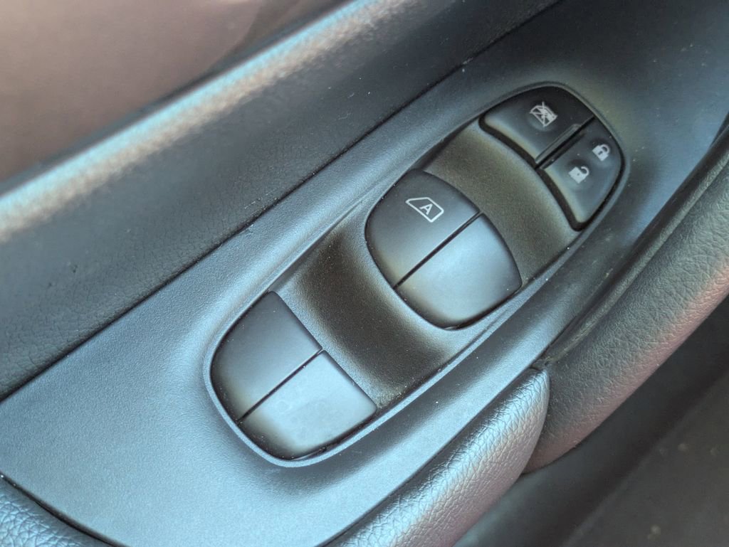 Used 2019 Nissan Rogue SV w/ Premium Package image 25