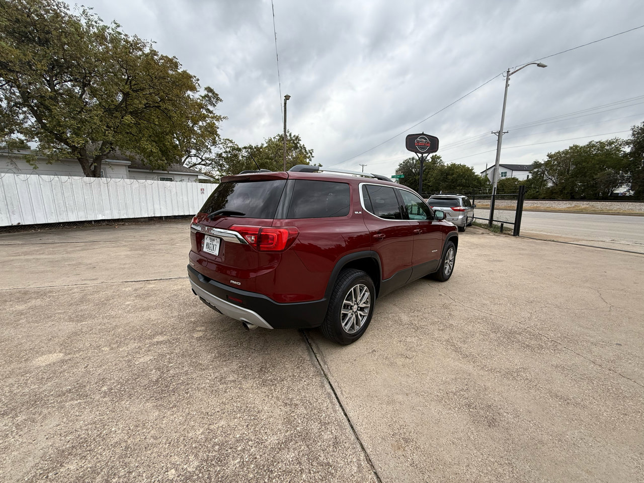 Used 2017 GMC Acadia SLE image 5