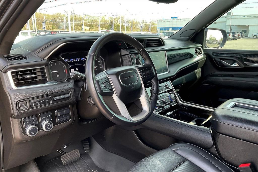 Used 2021 GMC Yukon XL Denali w/ Denali Ultimate Package image 13