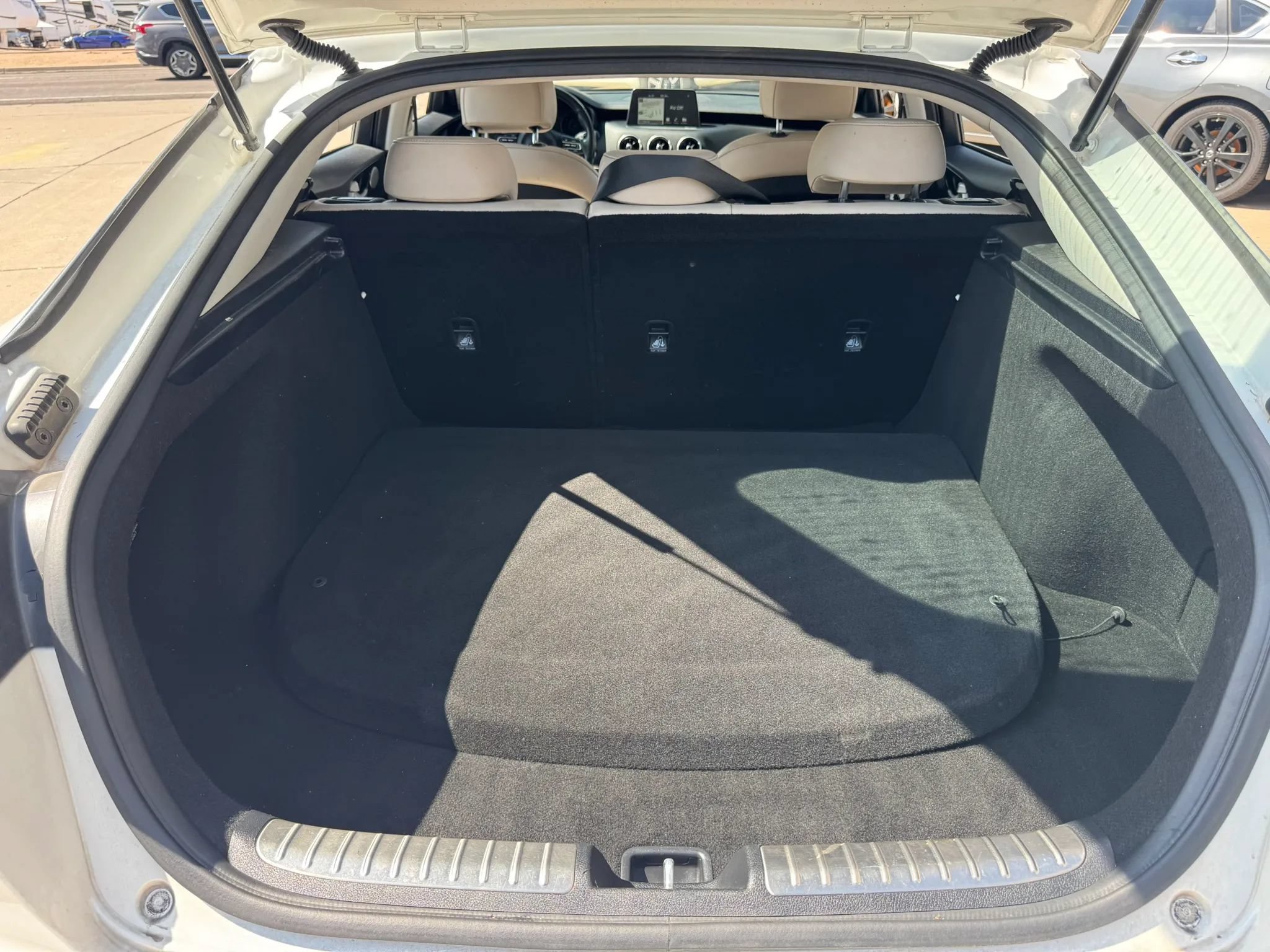 Used 2018 Kia Stinger Premium RWD image 37