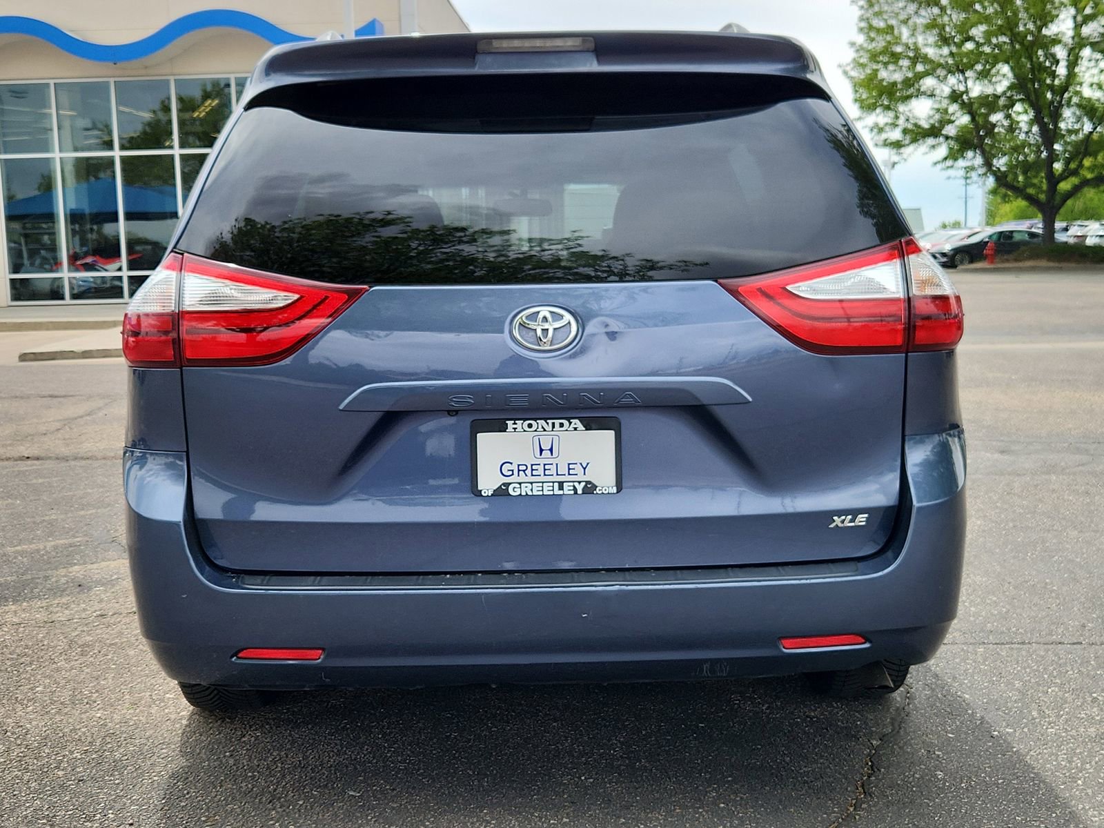 Used 2015 Toyota Sienna XLE FWD image 4