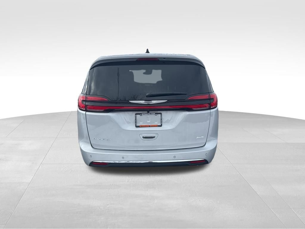 New 2026 Chrysler Pacifica Select image 4