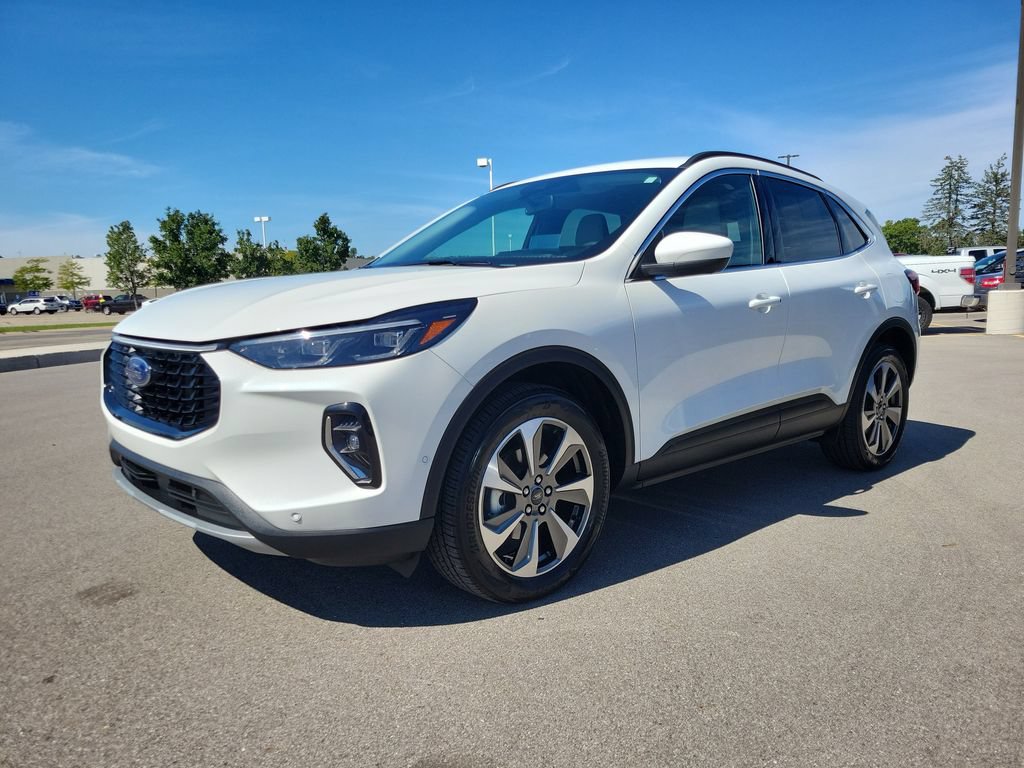 Used 2023 Ford Escape Platinum w/ Premium Technology Package AWD/4WD image 2