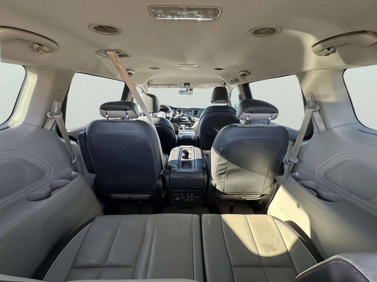 Used 2017 Kia Sedona LX w/ LX Essentials Premium Package image 11