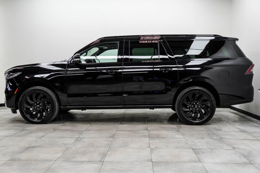 Used 2025 Lincoln Navigator L Reserve w/ Jet Appearance Package AWD/4WD image 8