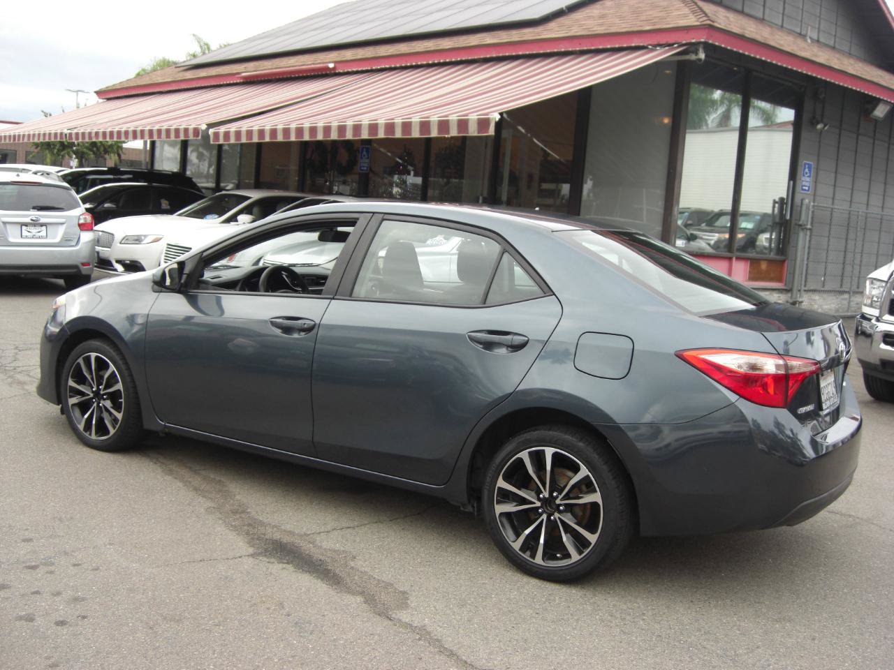 Used 2017 Toyota Corolla LE FWD image 8