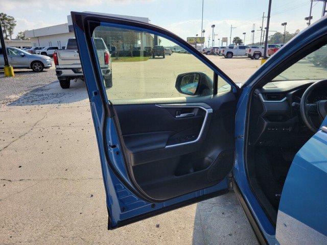Used 2022 Toyota RAV4 SE image 13