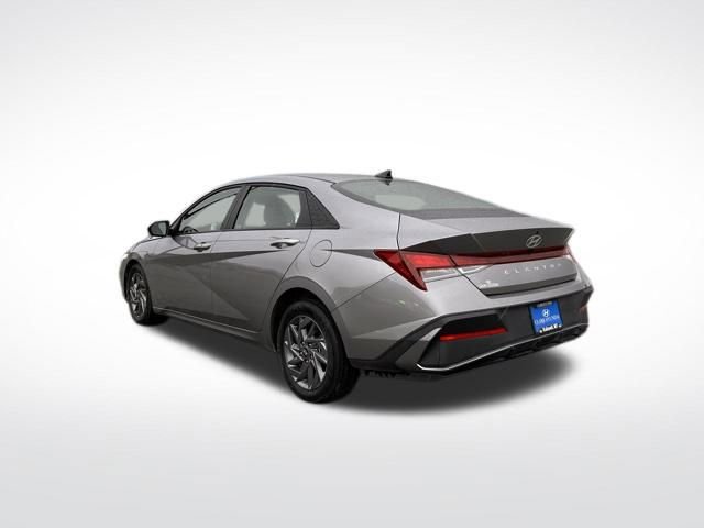 Used 2024 Hyundai Elantra SEL image 7