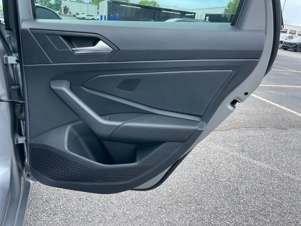 Used 2022 Volkswagen Jetta SE FWD image 34