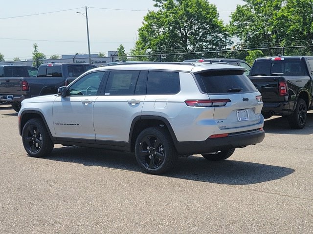 New 2026 Jeep Grand Cherokee L Limited w/ Limited Altitude Package AWD/4WD image 2
