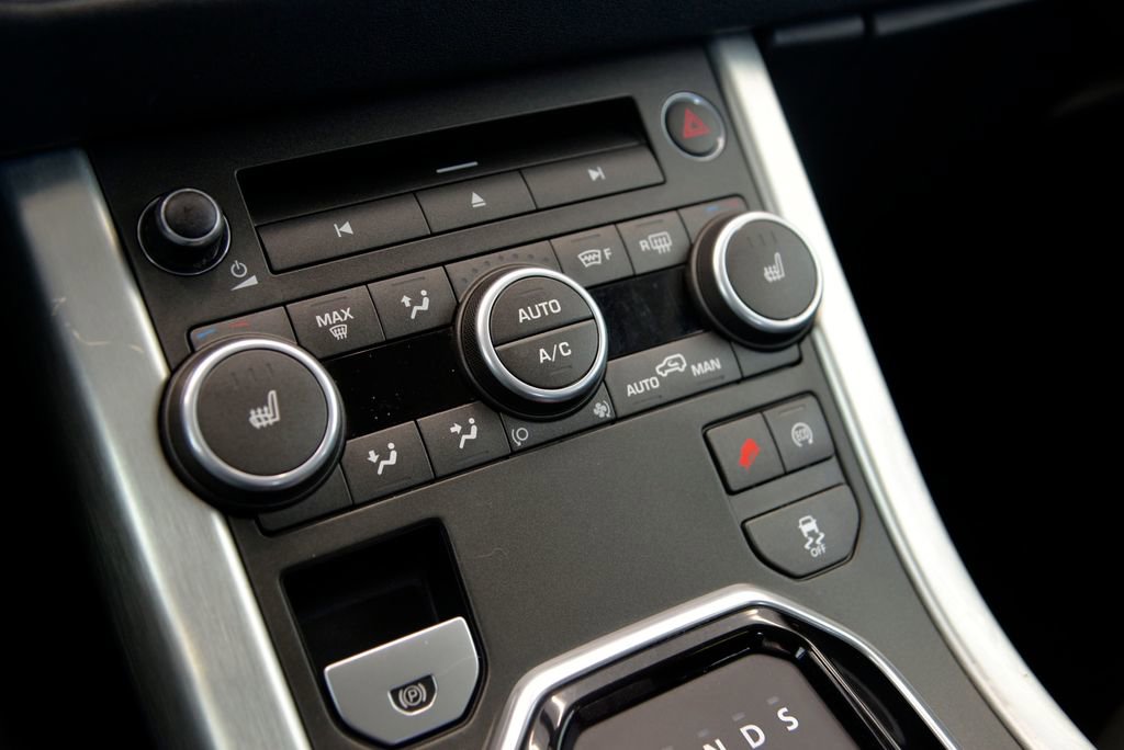 Used 2015 Land Rover Range Rover Evoque Pure image 24