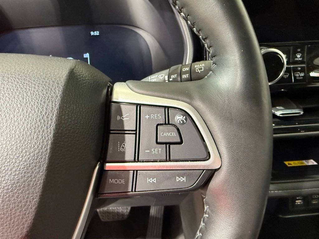 Used 2023 Toyota Highlander Limited AWD/4WD image 26
