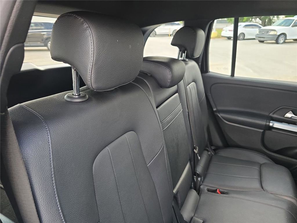 Used 2021 Mercedes-Benz GLB 250 image 22
