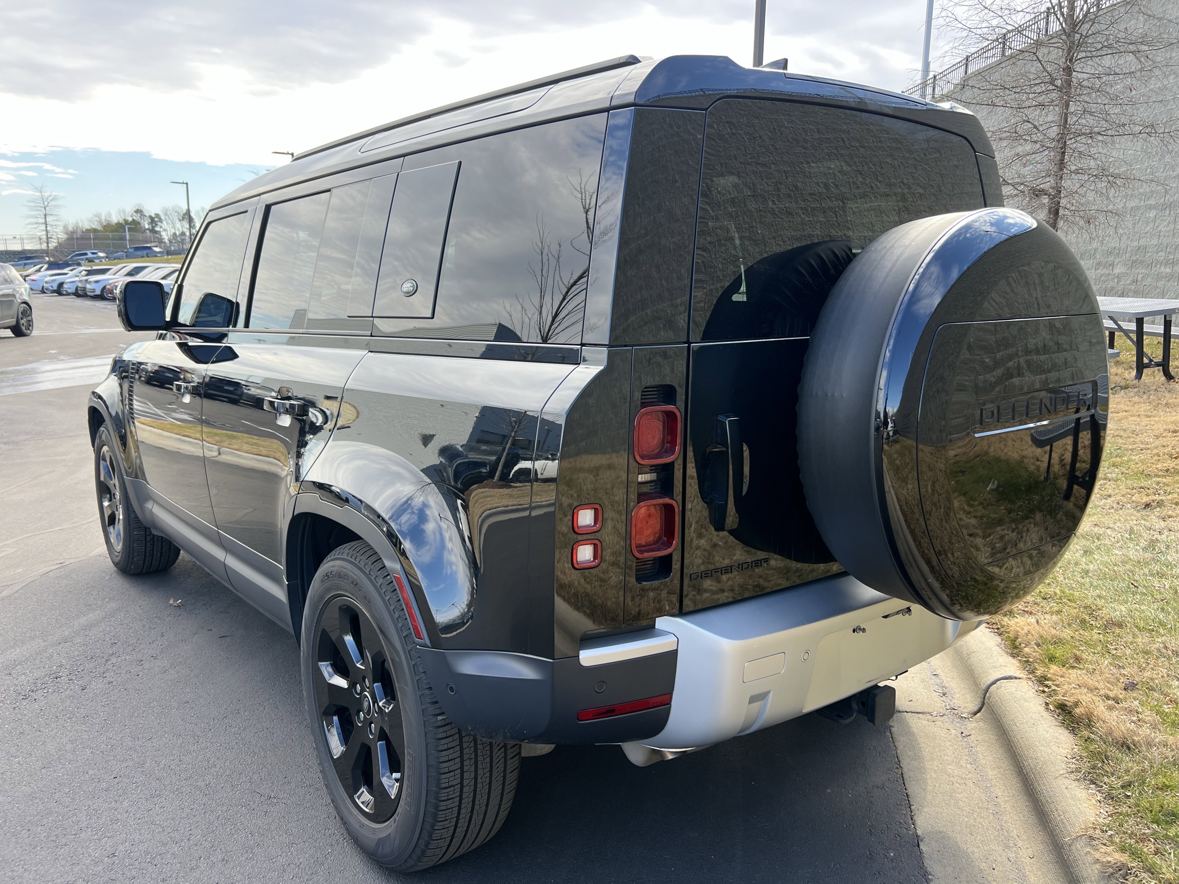 Used 2023 Land Rover Defender 110 S image 5