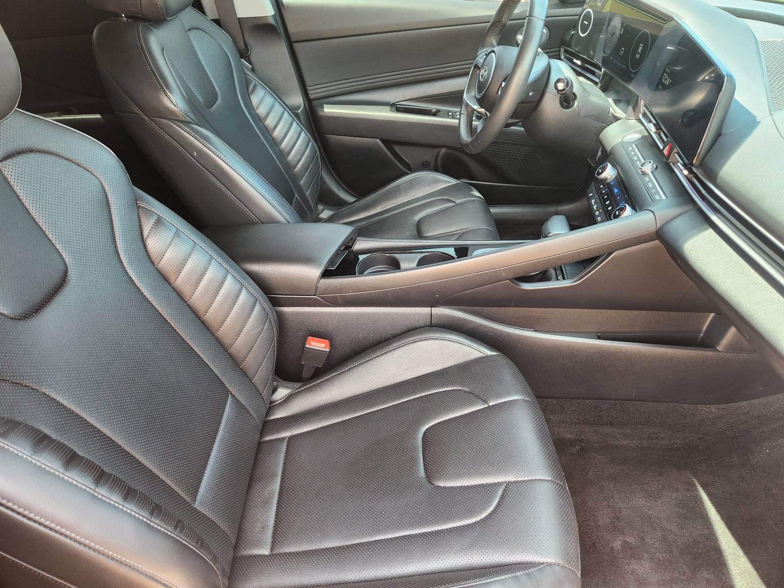 Used 2024 Hyundai Elantra Limited FWD image 17