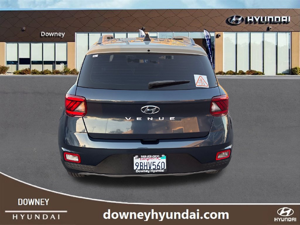 Used 2022 Hyundai Venue Limited FWD image 4