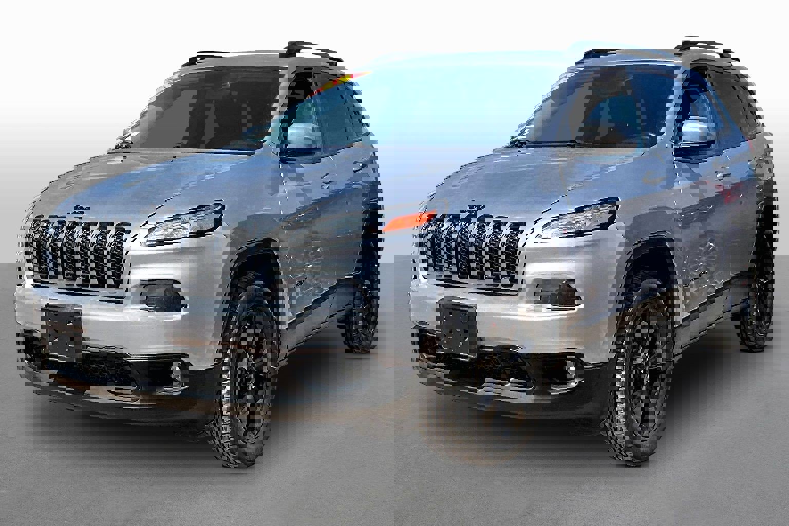 Used 2018 Jeep Cherokee Latitude w/ Altitude Package image 1