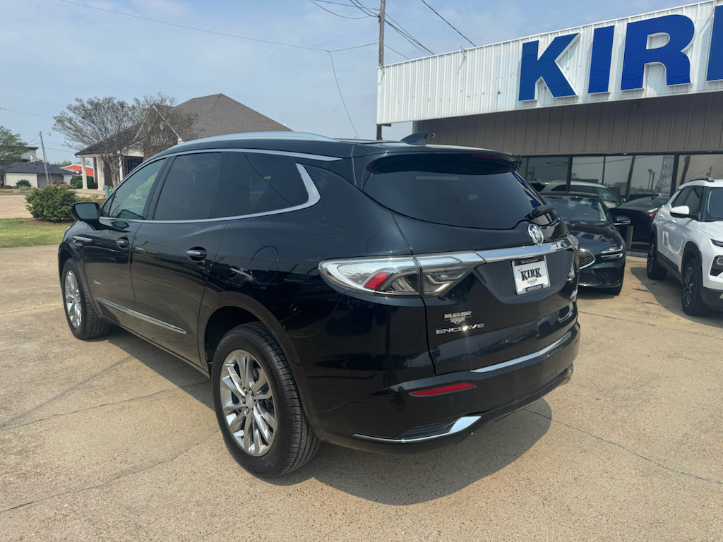 Used 2022 Buick Enclave Avenir w/ Avenir Technology Package FWD image 3