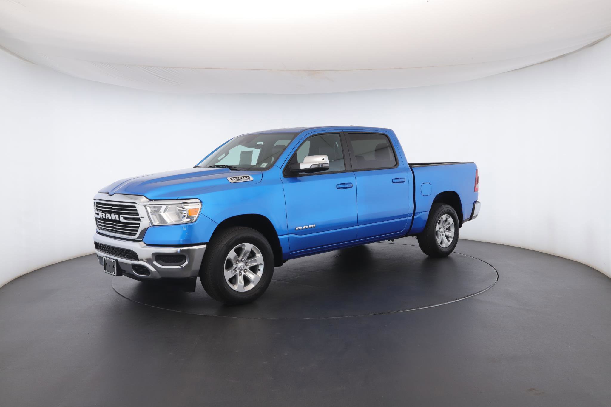 Used 2024 RAM 1500 Laramie AWD/4WD image 40